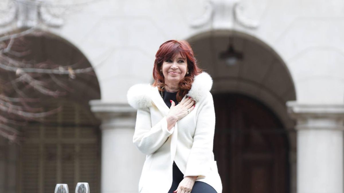 En este momento estás viendo Apareció Cristina Kirchner para insistir con una reforma en el sistema de Salud