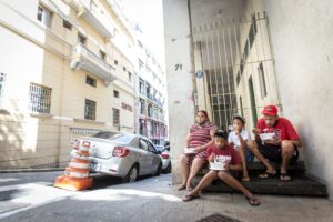 Lee más sobre el artículo Los nuevos pobres de São Paulo: la pandemia lleva a familias enteras a vivir en la calle