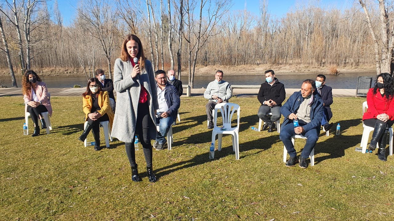 Lee más sobre el artículo “Acá ganó el proyecto nacional y popular que tanto defendimos; y también ganamos lo que proponíamos en el partido de que encabece una mujer; con todo lo que eso implica ”