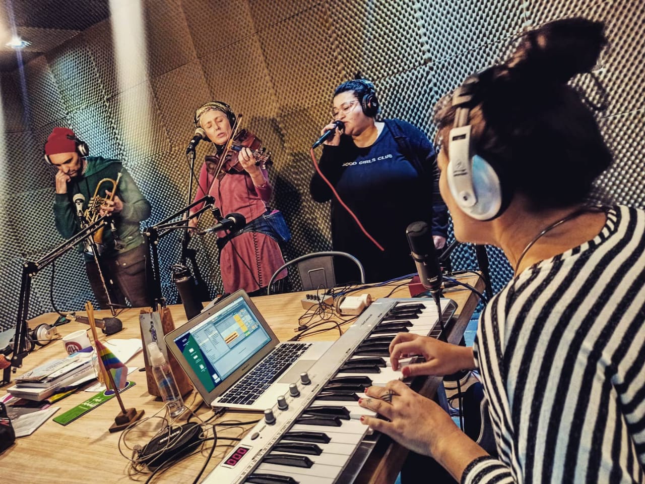 Lee más sobre el artículo Bandas Locales en Vivo: Julia Inés