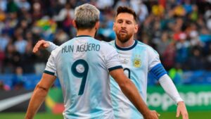 Lee más sobre el artículo La AFA homenajeó a Messi y al Kun por los récords de partidos con Argentina