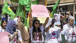Lee más sobre el artículo Cientos de mujeres se manifestaron en Siria para denunciar la violencia que sufren