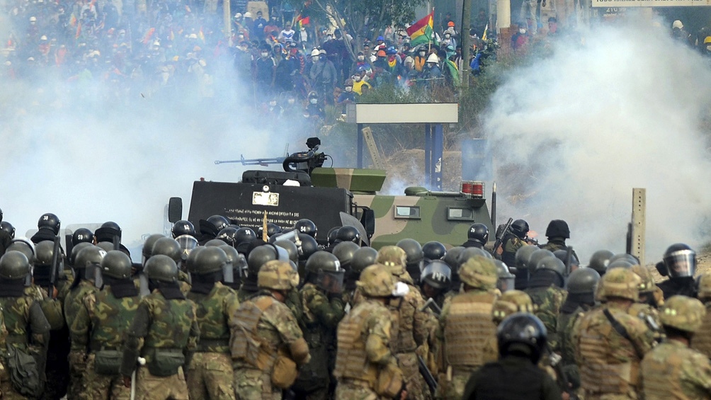 Lee más sobre el artículo Bolivia denuncia que el gobierno de Macri envió armas para reprimir la protesta social
