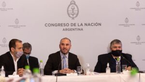 Lee más sobre el artículo Guzmán: «La deuda en dólares bajo el gobierno anterior creció en US$ 100 mil millones»