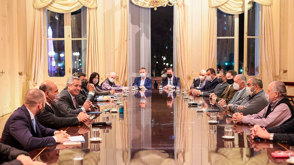 En este momento estás viendo El Salario Mínimo sube a 32 mil pesos en octubre y a 33.000 en febrero