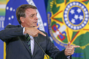 Lee más sobre el artículo “Bolsonaro, no tiene muchas chances de ganar en las elecciones 2022 contra Lula Silva; hay una alta polarización, y hay un conflicto de poderes que podría derivar perfectamente en un autogolpe”