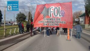 Lee más sobre el artículo “No vamos a levantar el corte por programas, queremos fuentes de trabajo y es por lo que estamos luchando; nos vamos a quedar en cada uno de los puntos a acampar y las medidas no se van a levantar”