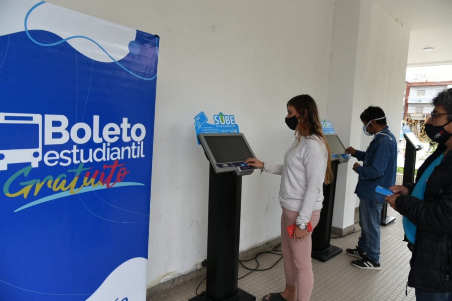 Lee más sobre el artículo “Llevamos hasta la fecha más de 20.000 beneficiarios con boleto estudiantil gratuito en lo que se corresponde a educación primaria secundaria y especial, y más de 6000 inscriptos del nivel terciario y universitario”