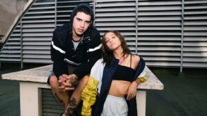 Lee más sobre el artículo Ecko salta a la actuación en «Días de gallos», una nueva serie streaming sobre freestyle