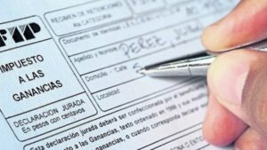 Lee más sobre el artículo El Gobierno subió a $175.000 el piso para el pago de Ganancias