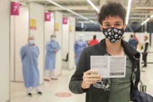 Lee más sobre el artículo A partir de octubre, los menores de edad sin factores de riesgo podrán vacunarse