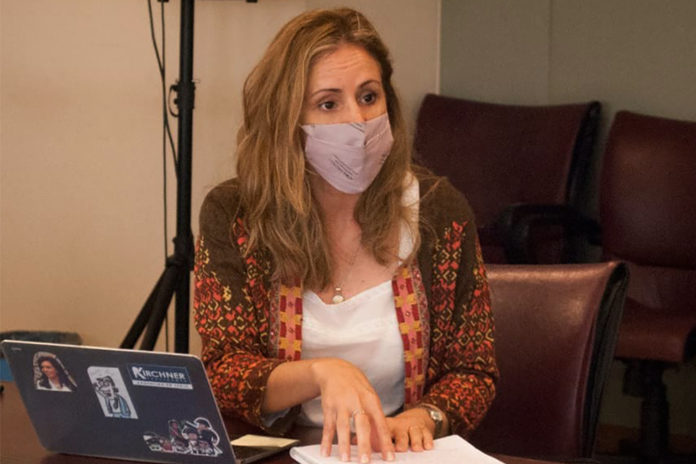 En este momento estás viendo “Es un sinsentido querer rematar una clínica que atiende a nuestros abuelos y  abuelas en pandemia”