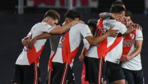 Lee más sobre el artículo River goleó a Argentinos y va derechito hacia otro campeonato
