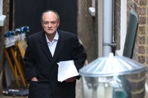 Lee más sobre el artículo El ideólogo del Brexit revela que Johnson ya planeaba incumplir el tratado cuando lo firmó