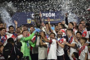 Lee más sobre el artículo River campeón: goleó a Racing ante su gente y festejó