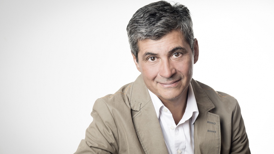 Lee más sobre el artículo De Borges al origen del asado: la historia de la cocina argentina según Daniel Balmaceda