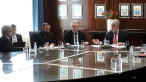 Lee más sobre el artículo El Gobierno acordó aumentar la oferta y bajar los precios de cinco cortes de carne en las fiestas