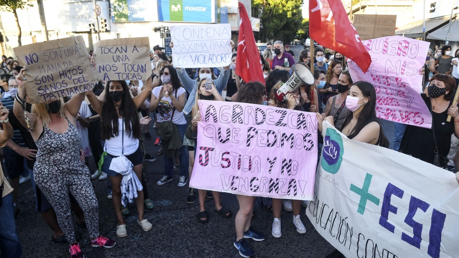 En este momento estás viendo Piden justicia en el caso de la joven que fue abusada por seis hombres en Palermo