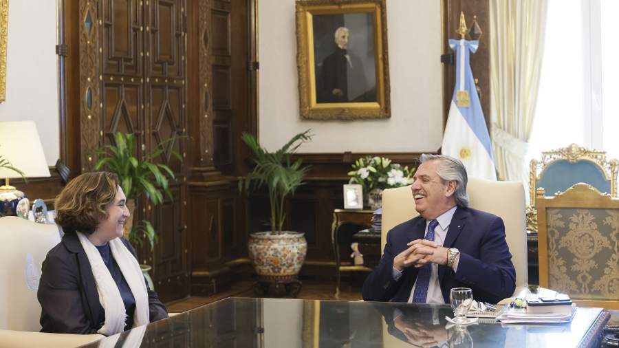 Lee más sobre el artículo Fernández y la alcaldesa de Barcelona coincidieron en fortalecer lazos