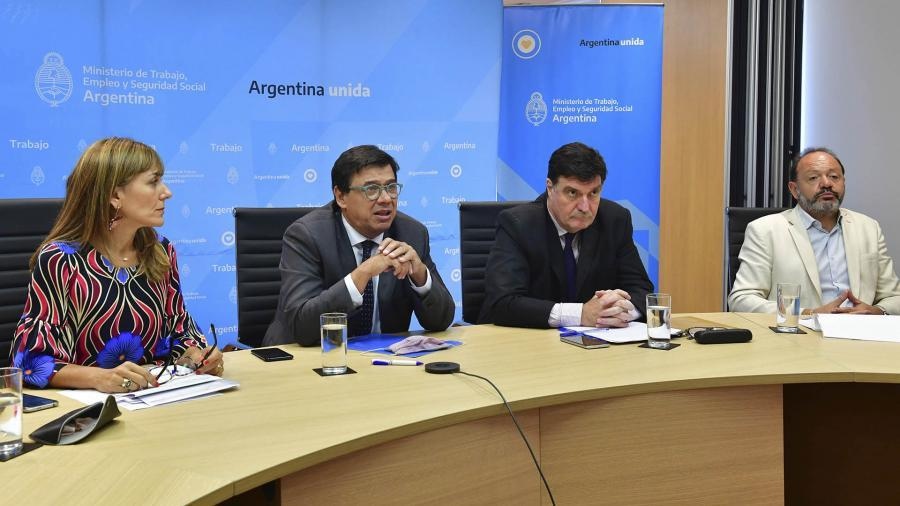 En este momento estás viendo Sindicalistas y empresarios acordaron un nuevo salario mínimo de $47.850