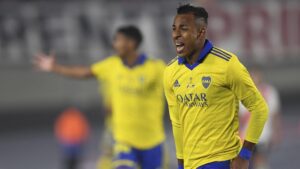 Lee más sobre el artículo Boca, con una gran noche de Rossi, aprovechó un error de River y triunfó en Núñez