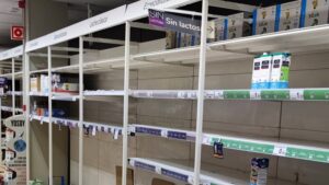 Lee más sobre el artículo Preocupación en España por la falta de leche y aceite en los supermercados