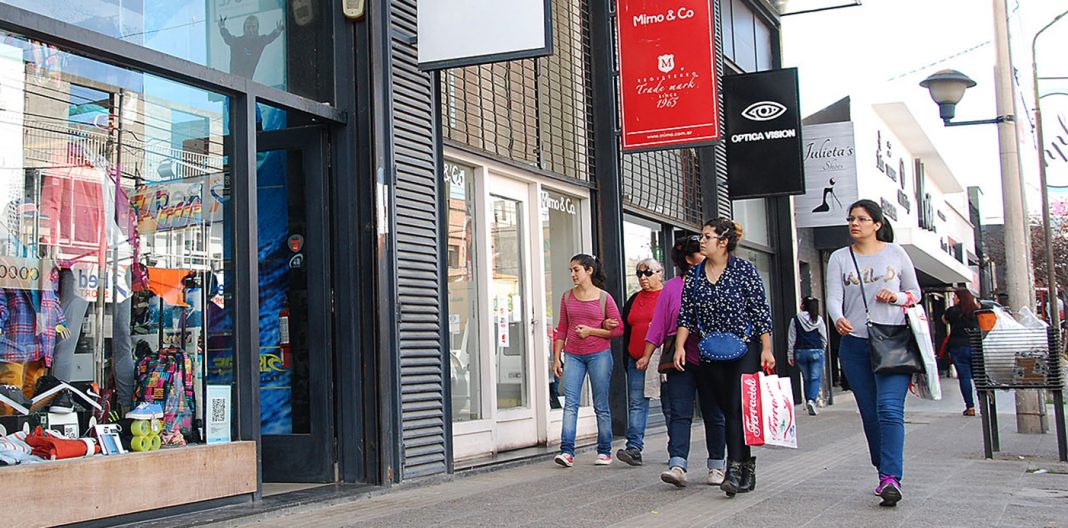 En este momento estás viendo Los barbijos ya no son obligatorios en los comercios neuquinos