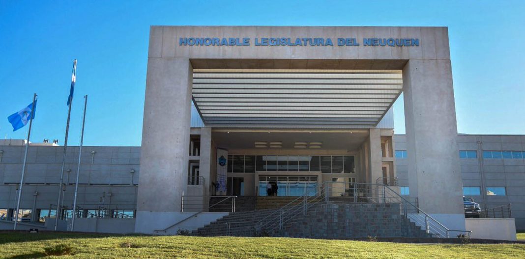 En este momento estás viendo Estos son los 21 proyectos de ley que presentó el gobernador en la apertura de sesiones