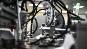 Lee más sobre el artículo La actividad industrial subió 8,7% en febrero y la construcción 8,5%