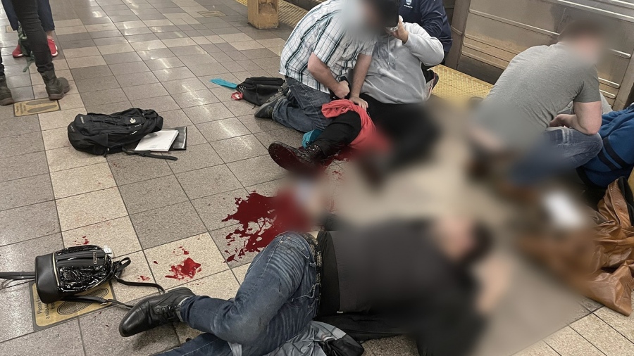 Lee más sobre el artículo Ataque en Nueva York: un hombre abrió fuego en el subte y dejó 16 heridos