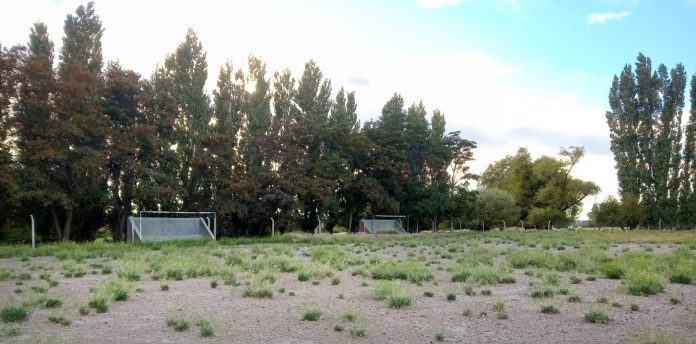 En este momento estás viendo Santo Tomás contará con su cancha de fútbol de césped sintético