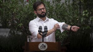 Lee más sobre el artículo Boric promulgó la mayor suba del salario mínimo en tres décadas