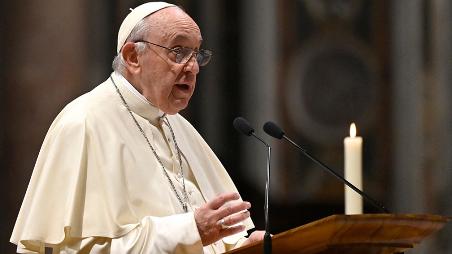 Lee más sobre el artículo Francisco llegó a Canadá para pedir perdón a los indígenas por los abusos en escuelas cristianas