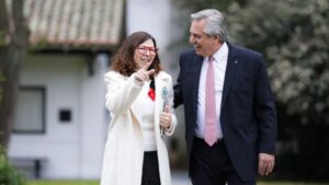 Lee más sobre el artículo Batakis hará anuncios hoy, luego de analizar medidas junto al Presidente