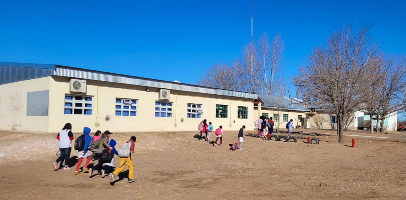 En este momento estás viendo La escuela 301 volvió hoy a clases en su edificio