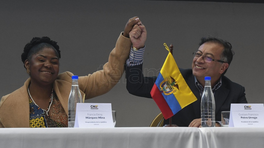 Lee más sobre el artículo Asumió Petro, el primer presidente de izquierda de la historia de Colombia