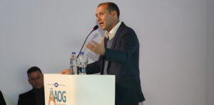 Lee más sobre el artículo Gutiérrez en AOG presentó el Plan de Desarrollo de Vaca Muerta al 2030