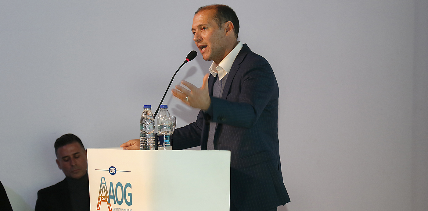 En este momento estás viendo Gutiérrez en AOG presentó el Plan de Desarrollo de Vaca Muerta al 2030