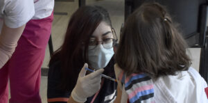 Lee más sobre el artículo Comenzó la vacunación pediátrica contra el COVID-19 en bebés a partir de los 6 meses