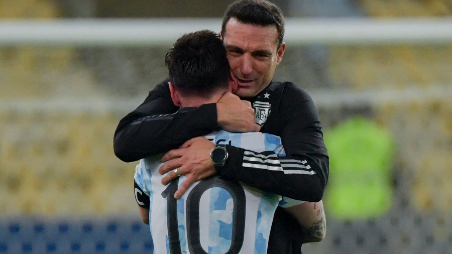 Lee más sobre el artículo Con Messi a la cabeza, Scaloni oficializó la lista para los amistosos en EEUU