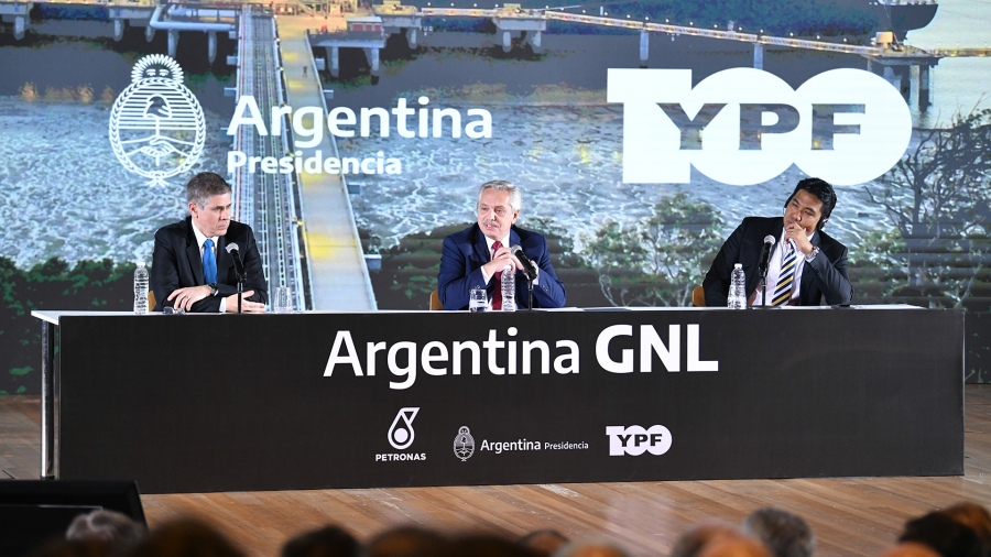 En este momento estás viendo YPF y Petronas acuerdan desarrollar el GNL en Argentina con gas de Vaca Muerta