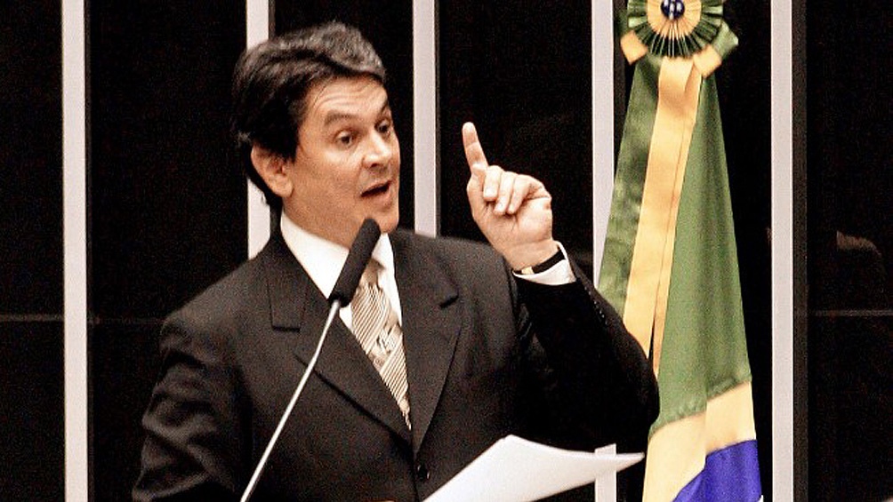 En este momento estás viendo Un aliado de Bolsonaro se atrincheró, hirió a policias y se entregó