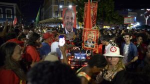 Lee más sobre el artículo Lula ganó por más de 5 puntos e irá a segunda vuelta con Bolsonaro