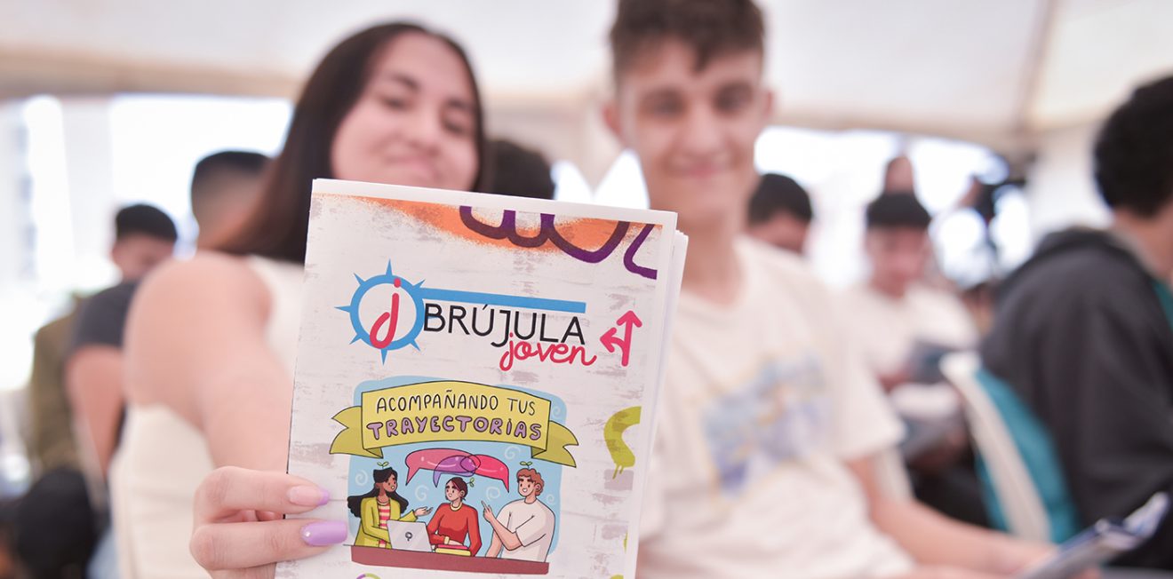 Lee más sobre el artículo Miles de jóvenes participaron de los talleres de orientación vocacional “Brújula Joven”