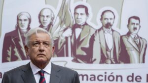 Lee más sobre el artículo López Obrador encabezó una marcha para celebrar el cuarto año de gobierno