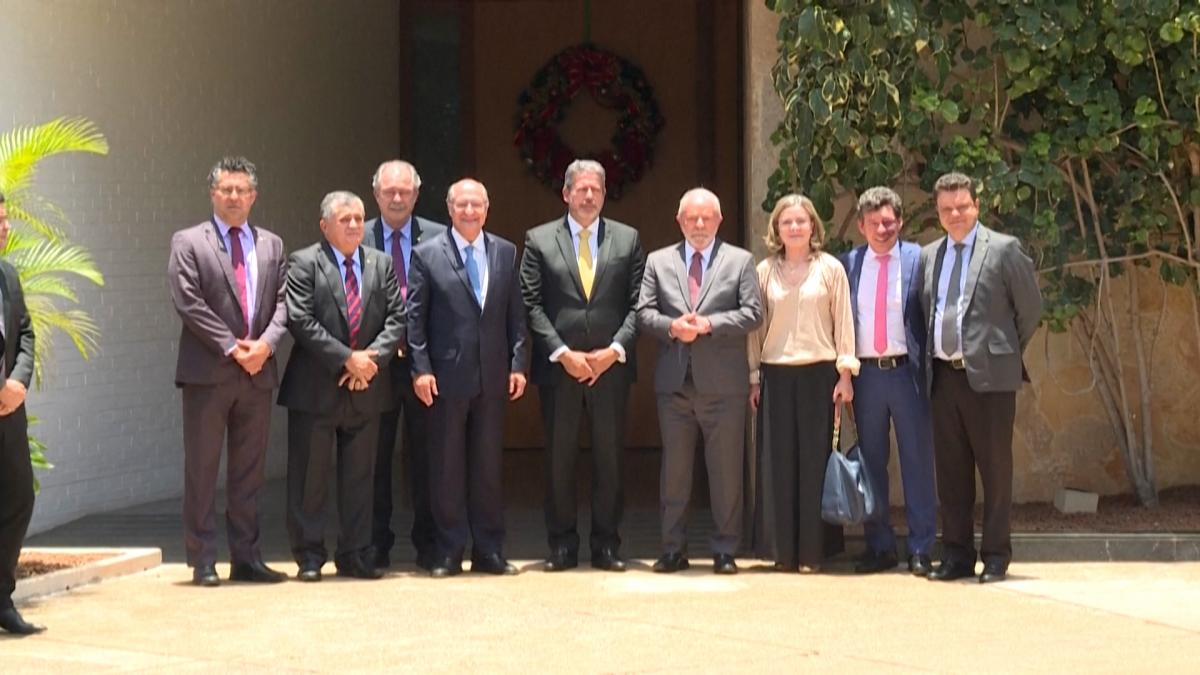 En este momento estás viendo Lula se reunió con líderes parlamentarios y judiciales, mientras identifican a bloqueadores