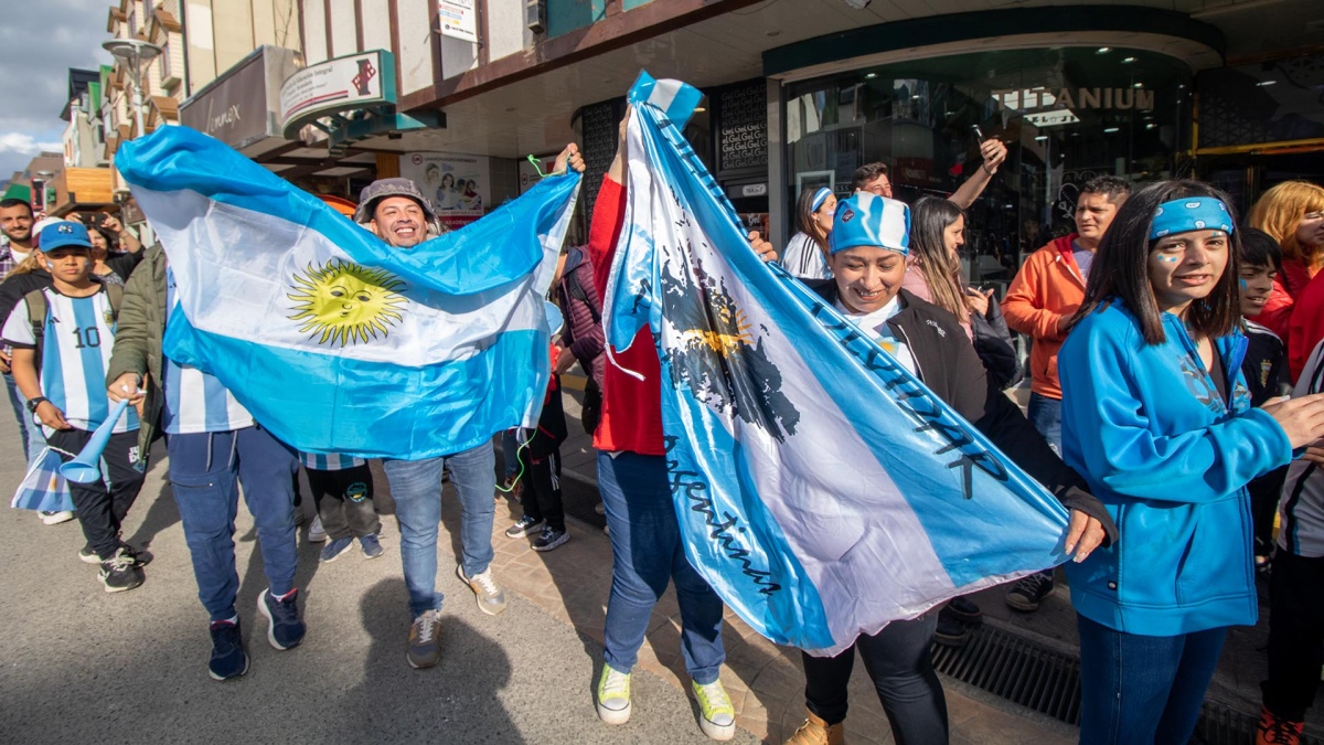 Lee más sobre el artículo Festejos a lo largo y ancho del país por la clasificación de Argentina a octavos de final
