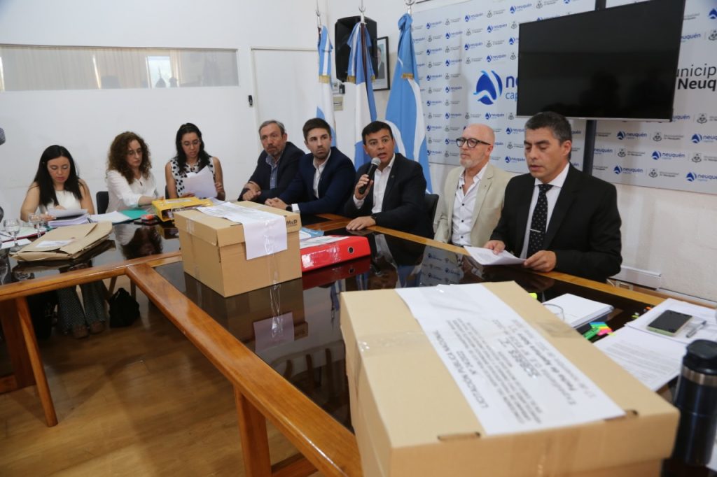 En este momento estás viendo Tres empresas interesadas en prestar el servicio de colectivos en la ciudad de Neuquén