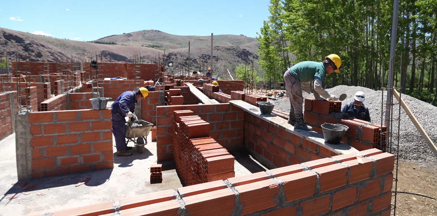 Lee más sobre el artículo Neuquén registró más de  15.000 empleos  en la construcción