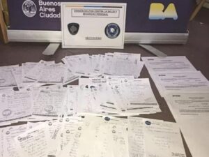 Lee más sobre el artículo Imputaron a una neurocirujana por vender recetas y certificados médicos en Facebook